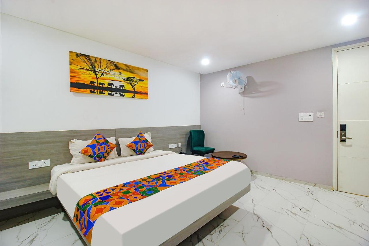 Fabhotel Ssr Fern Suites - 100M From Gsm Mall Madeenaguda Lingampalli Extérieur photo