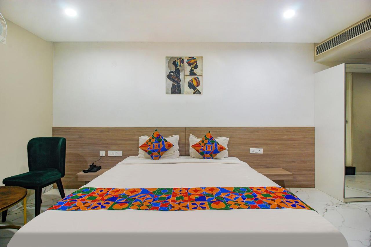 Fabhotel Ssr Fern Suites - 100M From Gsm Mall Madeenaguda Lingampalli Extérieur photo