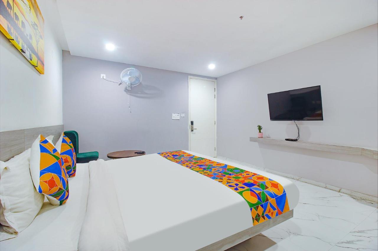 Fabhotel Ssr Fern Suites - 100M From Gsm Mall Madeenaguda Lingampalli Extérieur photo
