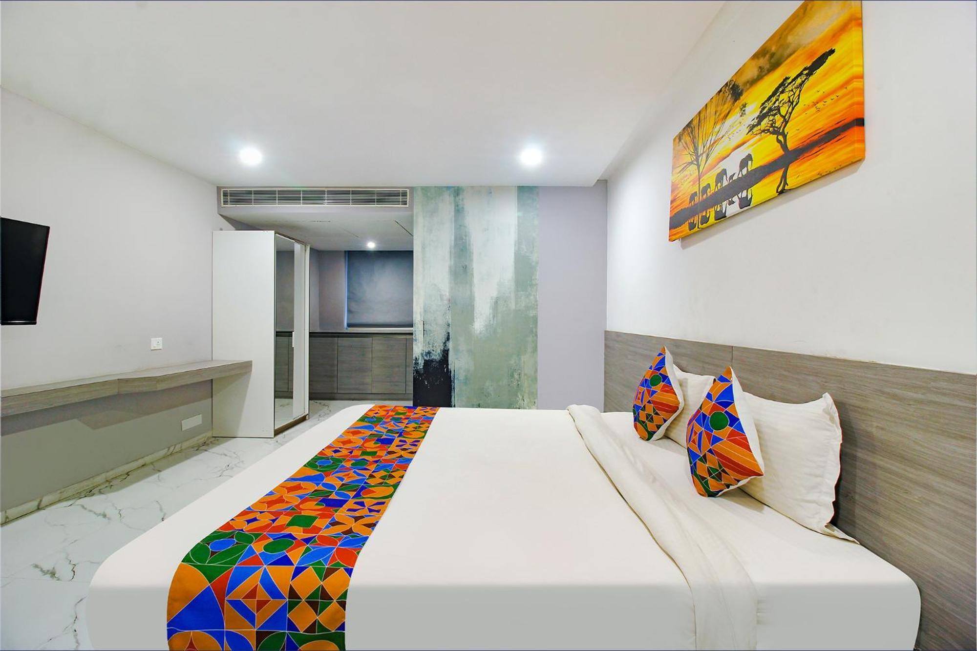 Fabhotel Ssr Fern Suites - 100M From Gsm Mall Madeenaguda Lingampalli Extérieur photo